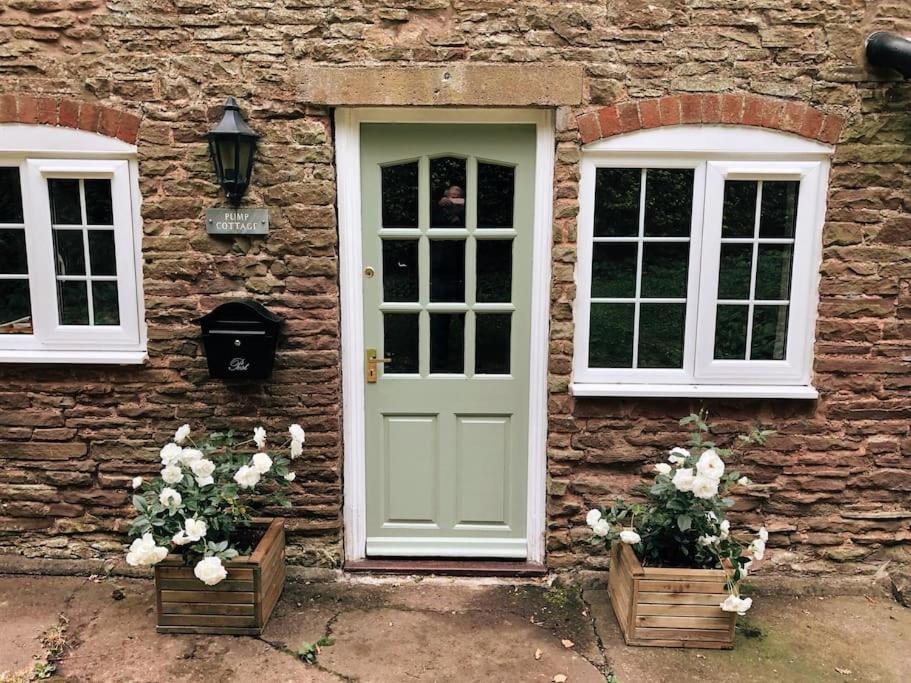 Pump Cottage - Cosy Herefordshire Cottage