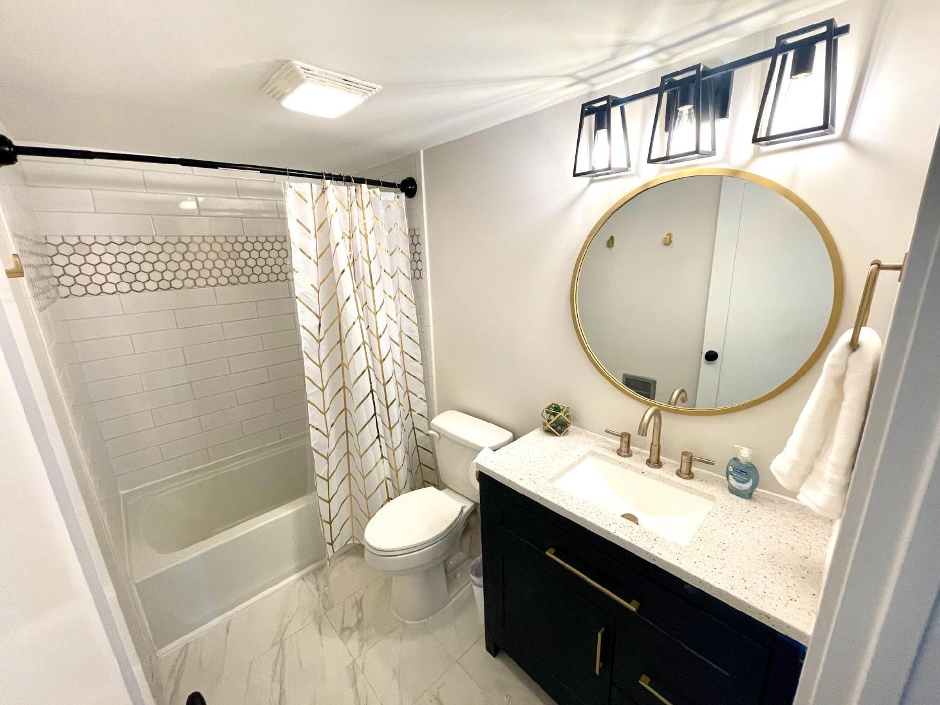 Newly Remodeled Mid-Century Modern Lake Condo