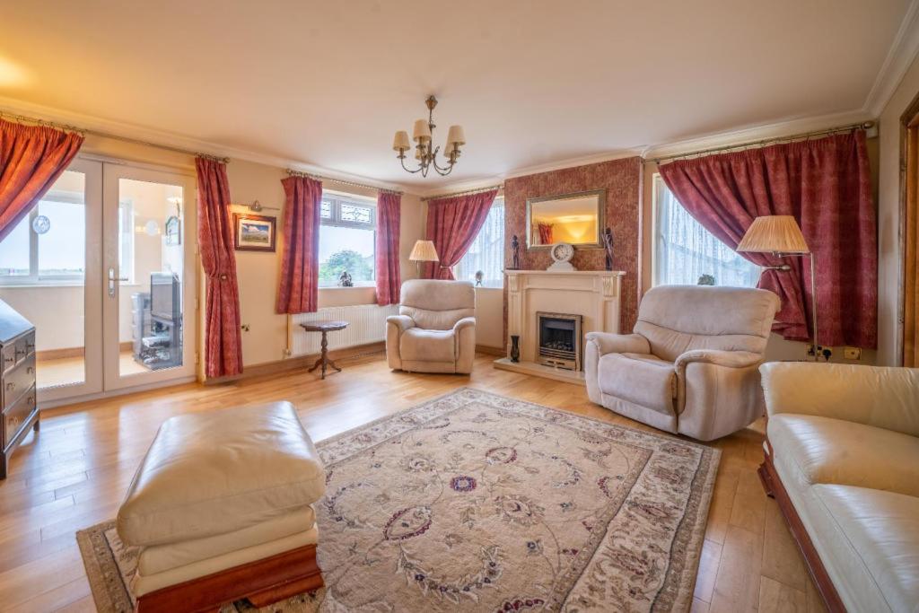 Communal lounge/ TV room