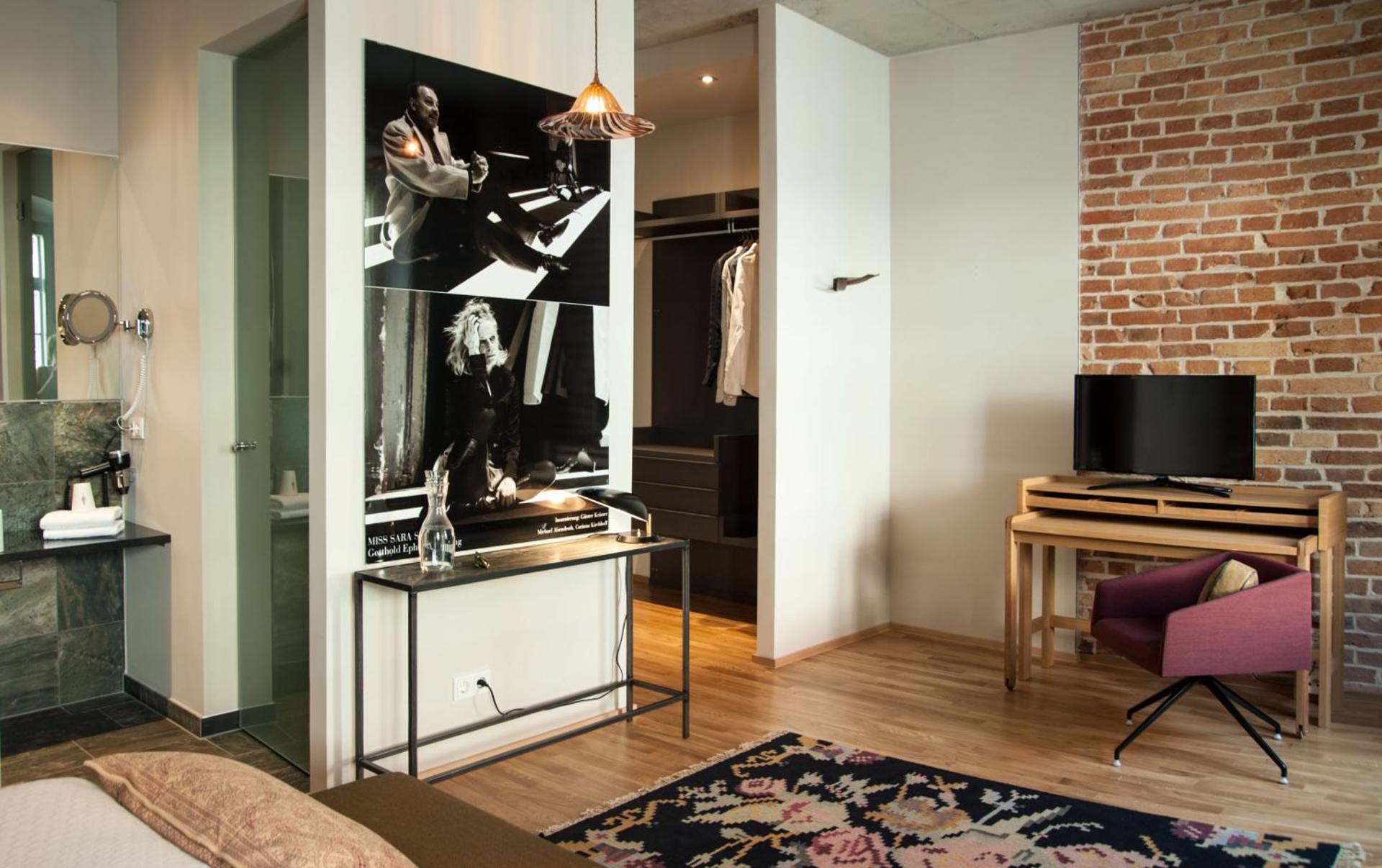 Photo of the whole room