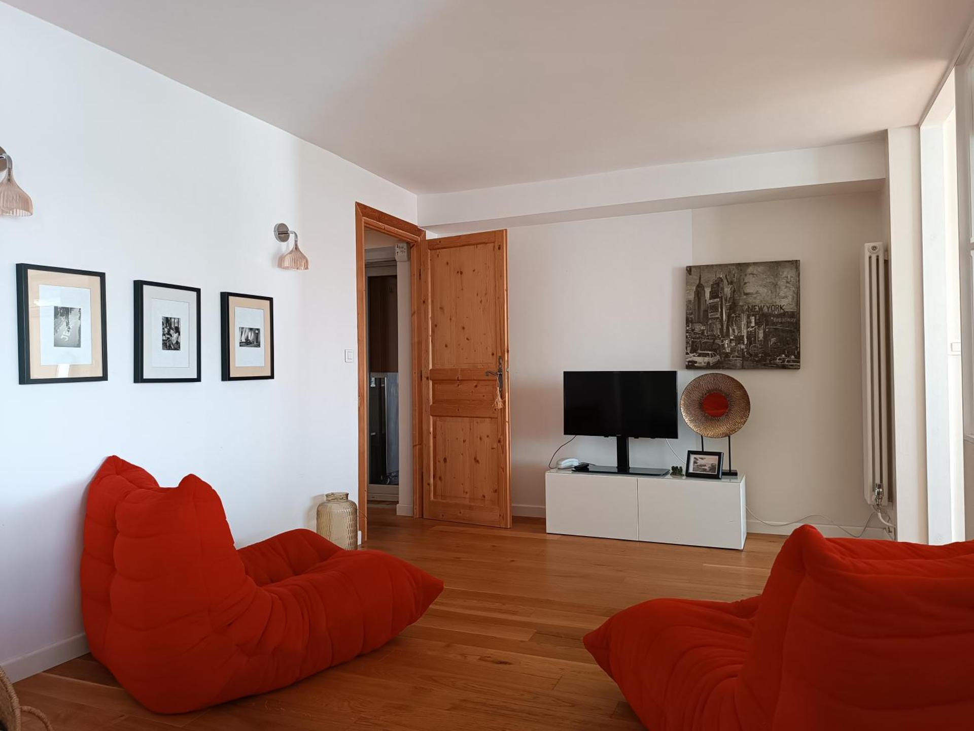 Communal lounge/ TV room