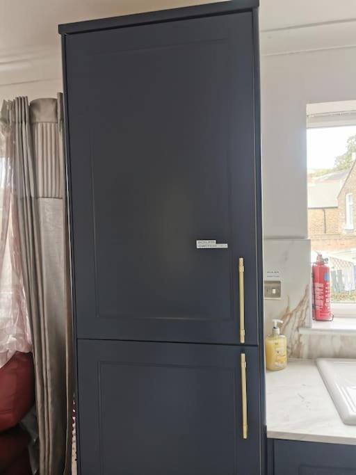 Modern 2 bedroom flat by Dover Port, Castle& Sea!