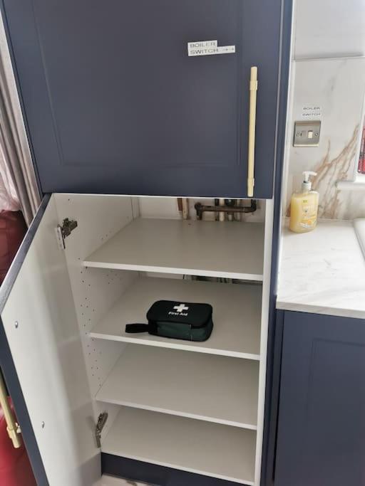 Modern 2 bedroom flat by Dover Port, Castle& Sea!