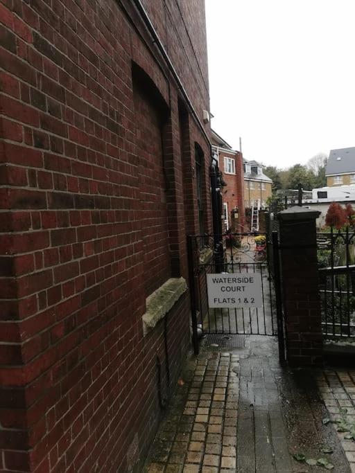 Modern 2 bedroom flat by Dover Port, Castle& Sea!