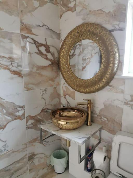 Modern 2 bedroom flat by Dover Port, Castle& Sea!