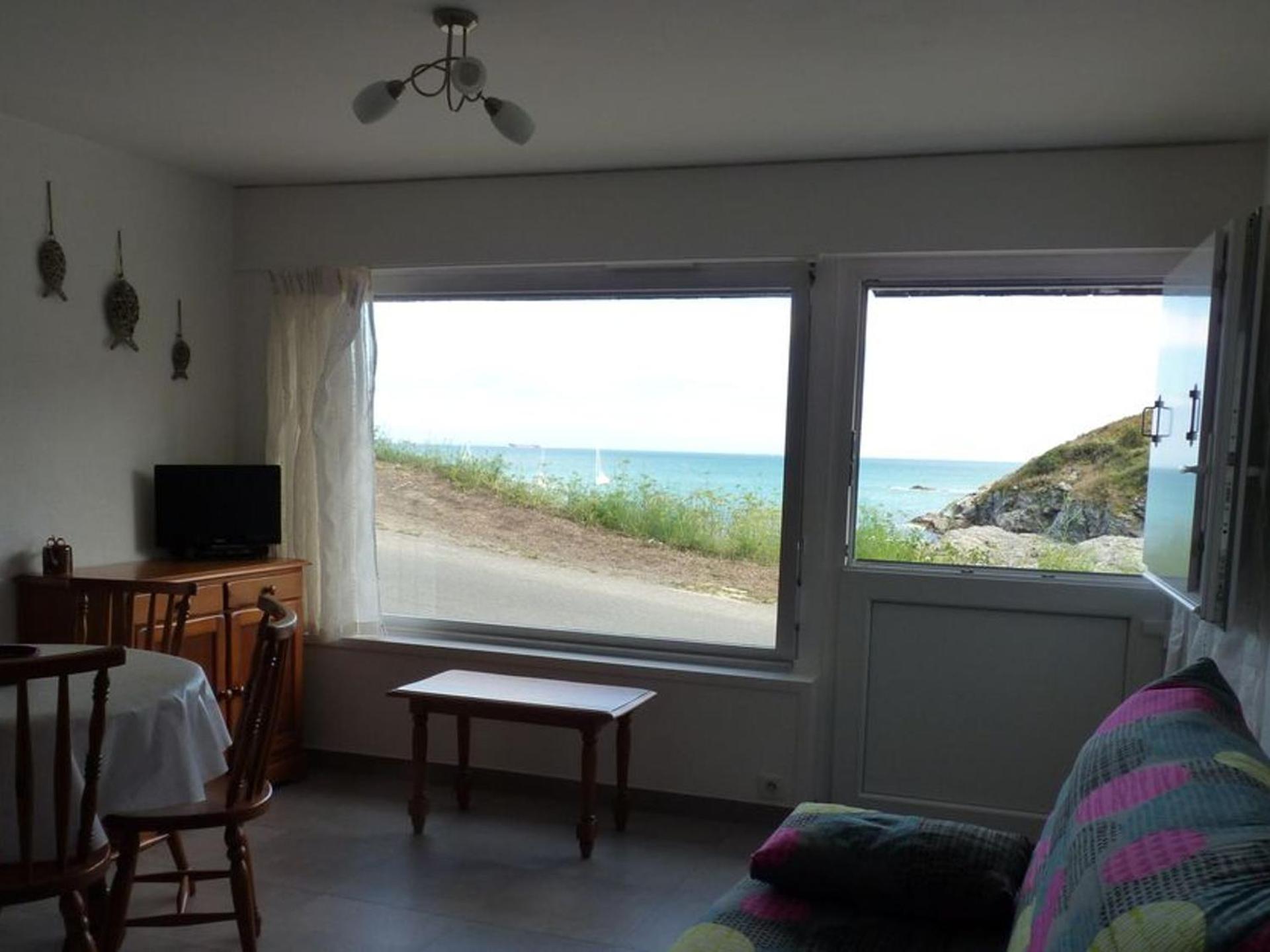 Studio rénové à 20m de la plage à Le Palais, bien équipé - FR-1-418-73