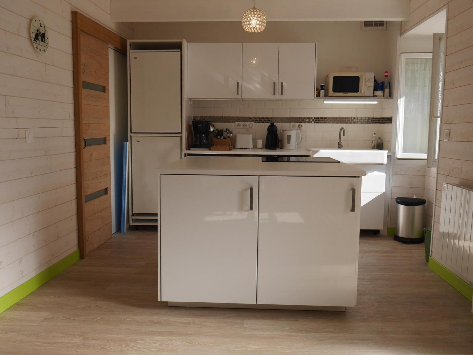 Maison mitoyenne au centre de Sauzon avec jardin, à 200 m du port - FR-1-418-211