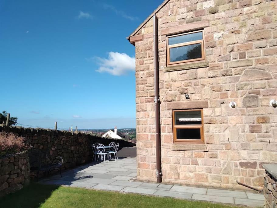 Staycation 3-bedroom home with panoramic views free off road parking