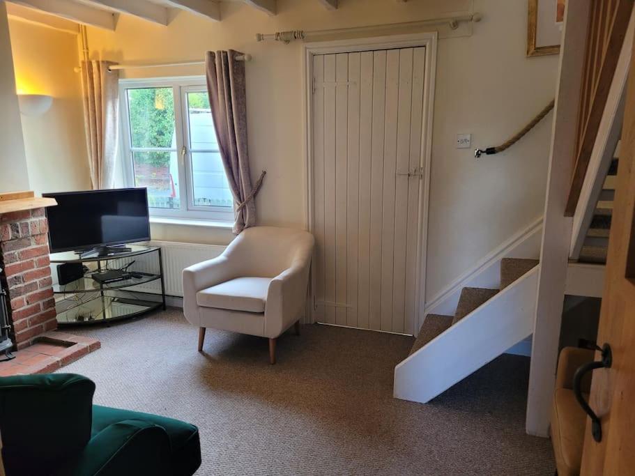 Two Bedroom Cottage (rural setting with good Access links)