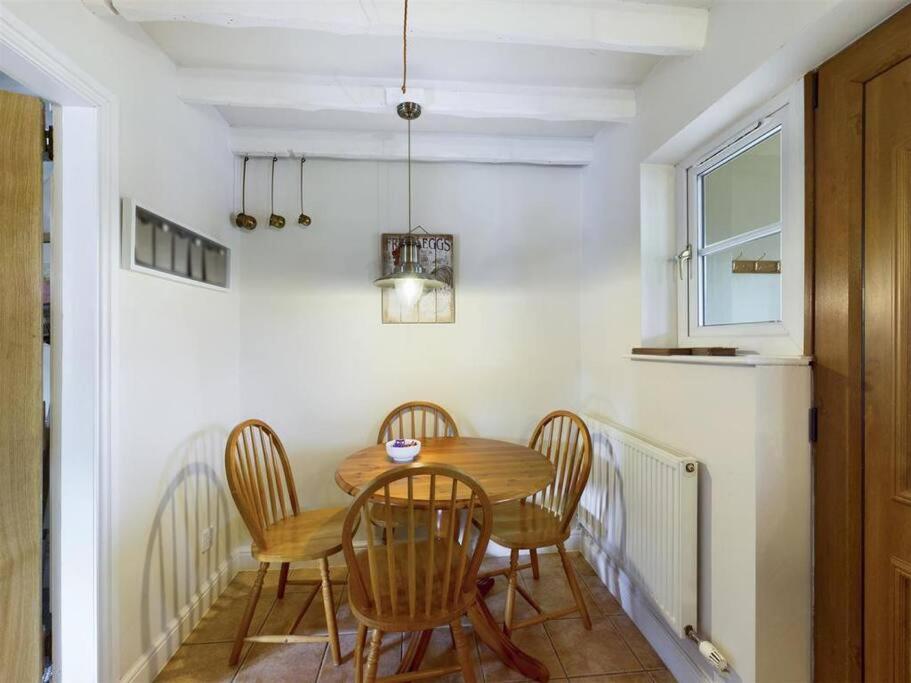 Two Bedroom Cottage (rural setting with good Access links)