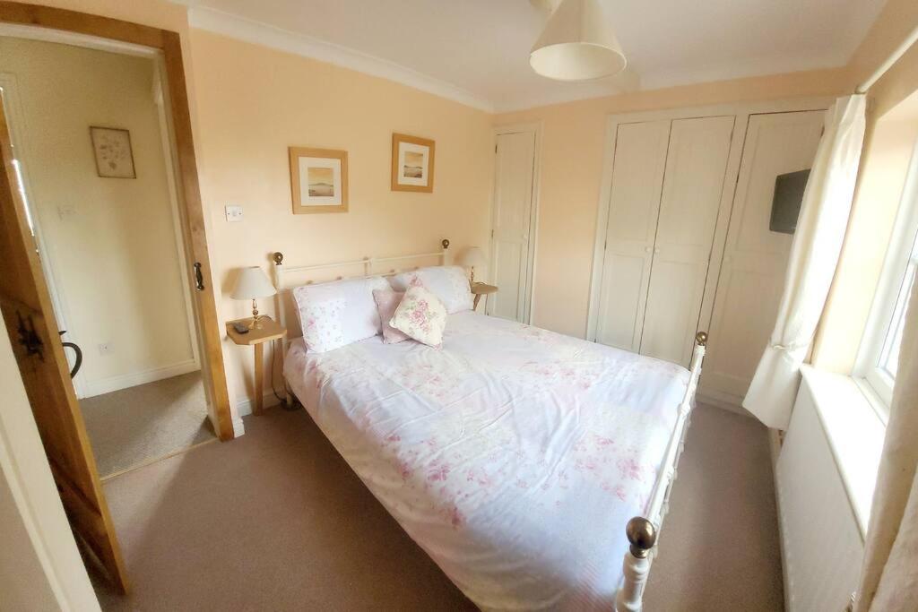 Two Bedroom Cottage (rural setting with good Access links)