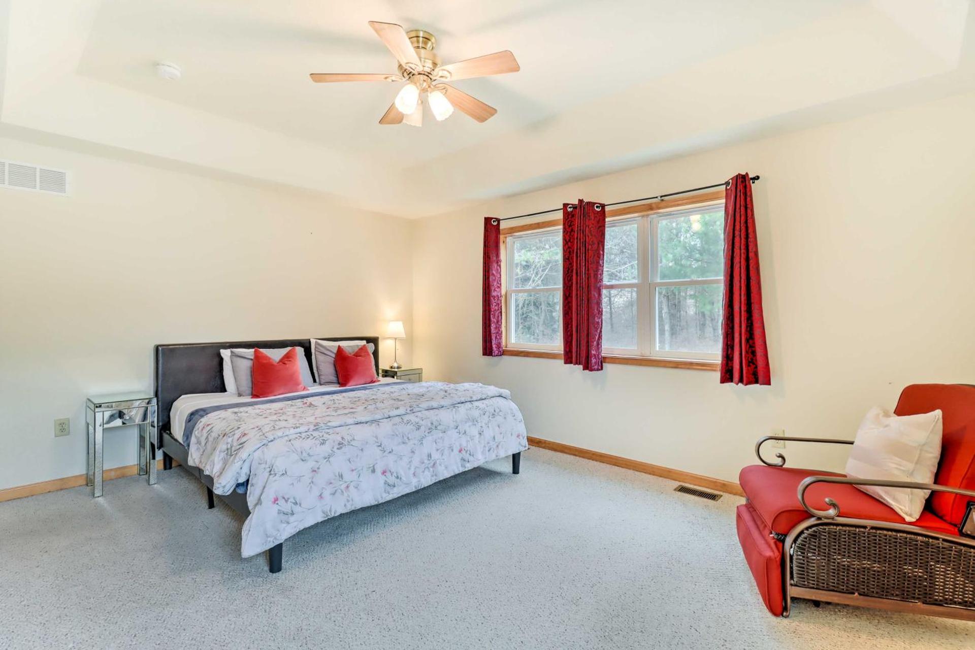 Game Room Poconos Family Home 13 Mi to Skiing!