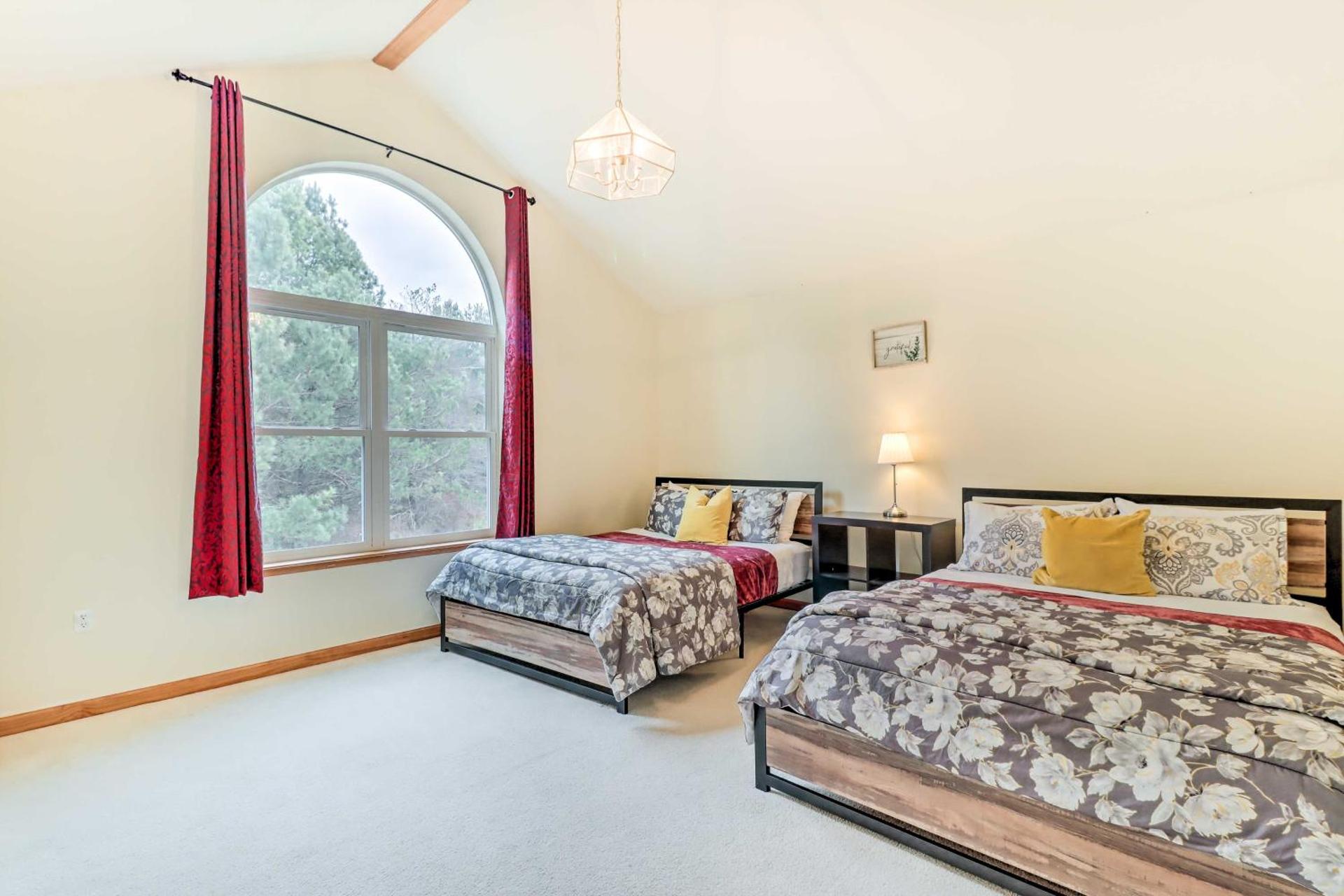 Game Room Poconos Family Home 13 Mi to Skiing!