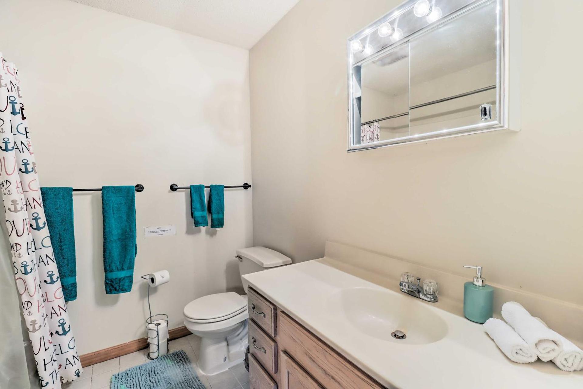 Game Room Poconos Family Home 13 Mi to Skiing!