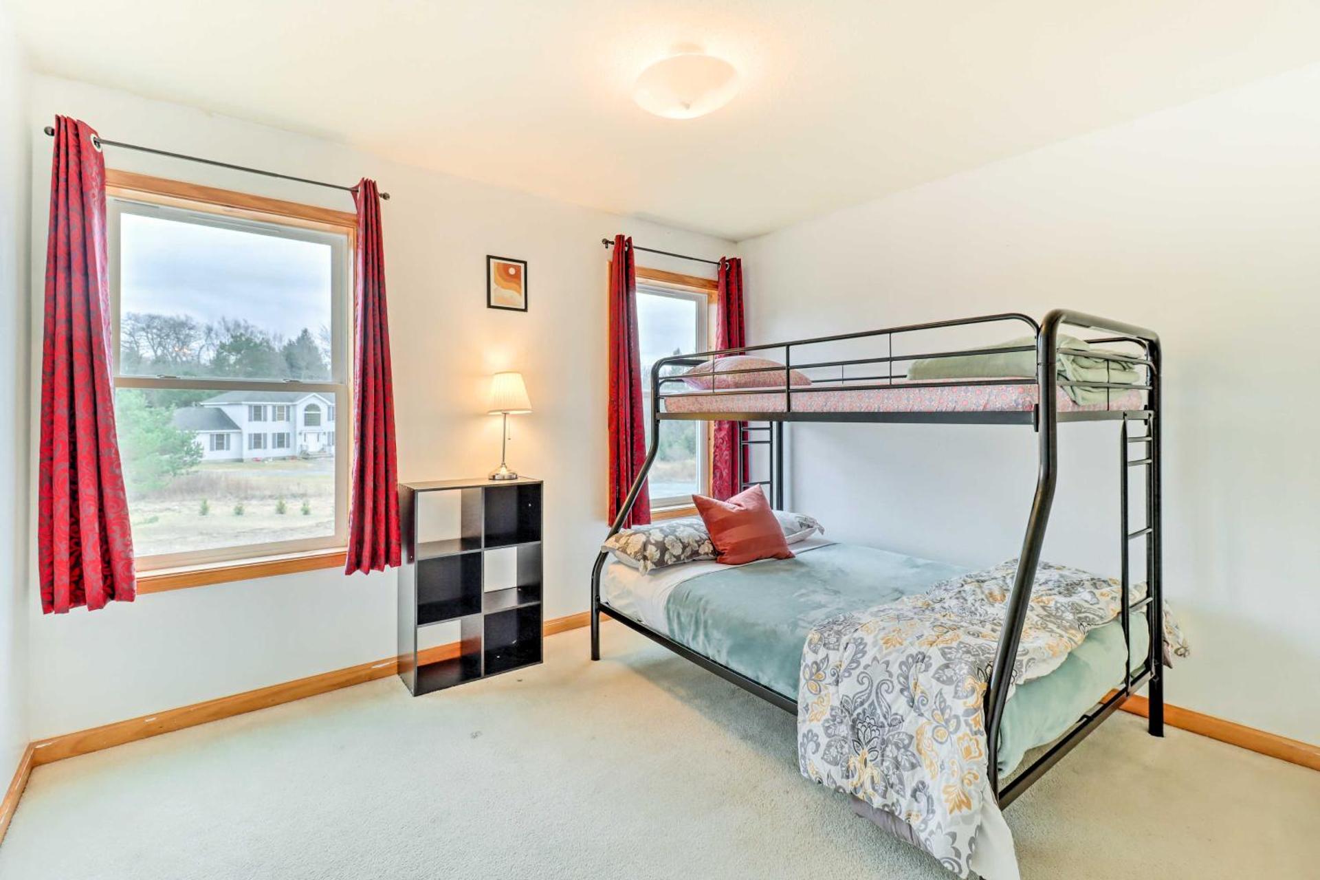 Game Room Poconos Family Home 13 Mi to Skiing!