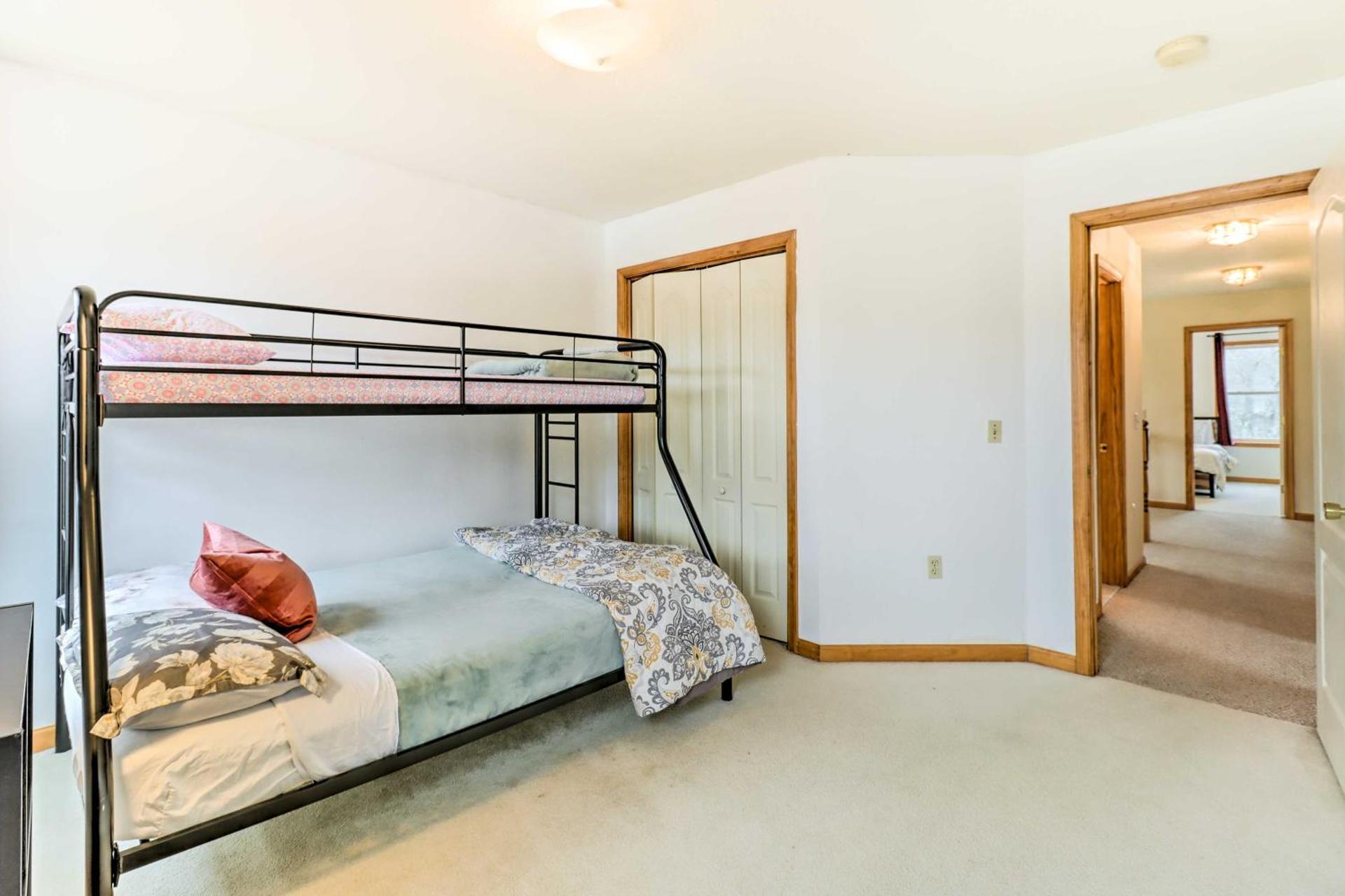 Game Room Poconos Family Home 13 Mi to Skiing!