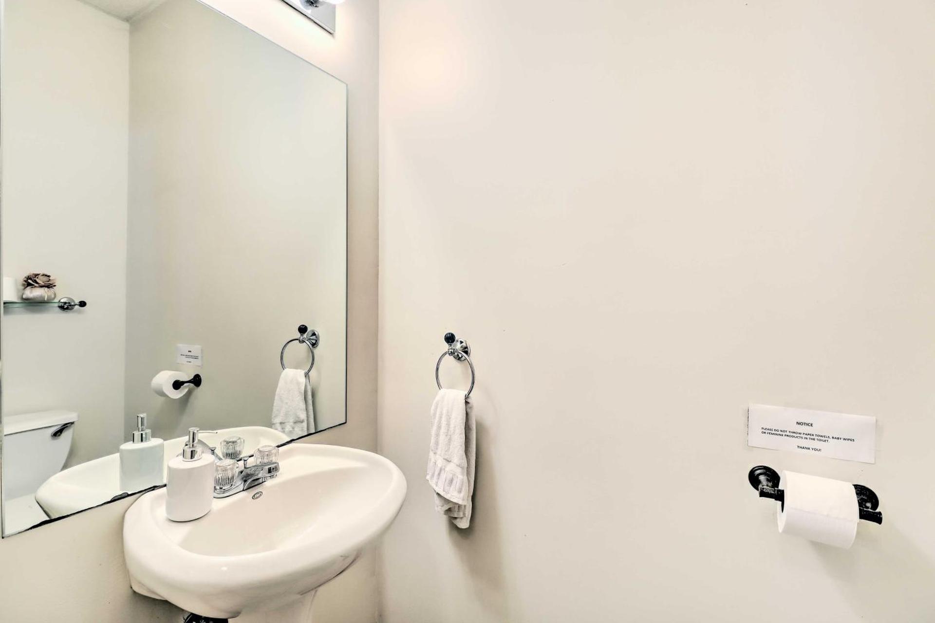 Game Room Poconos Family Home 13 Mi to Skiing!