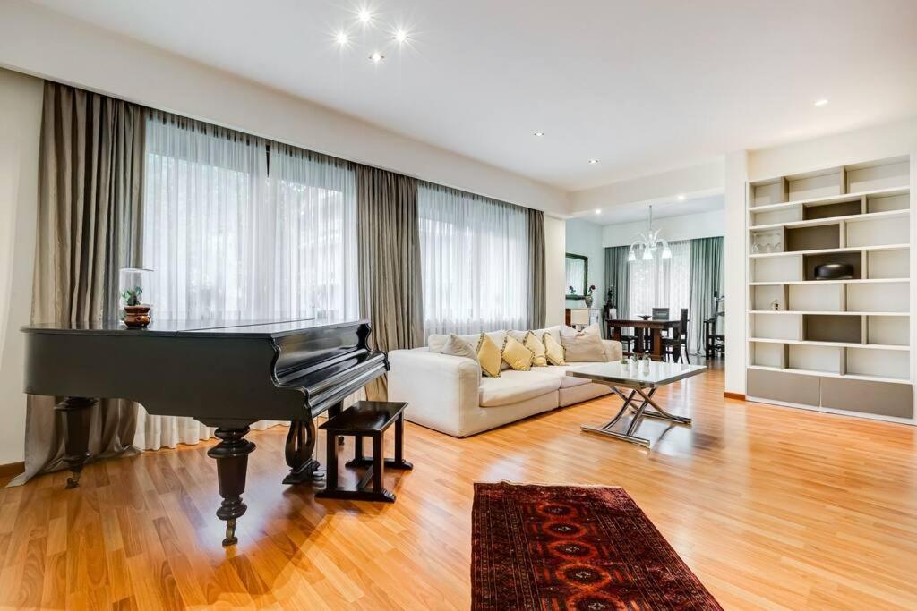 Exclusive Apartment in Eur Lake