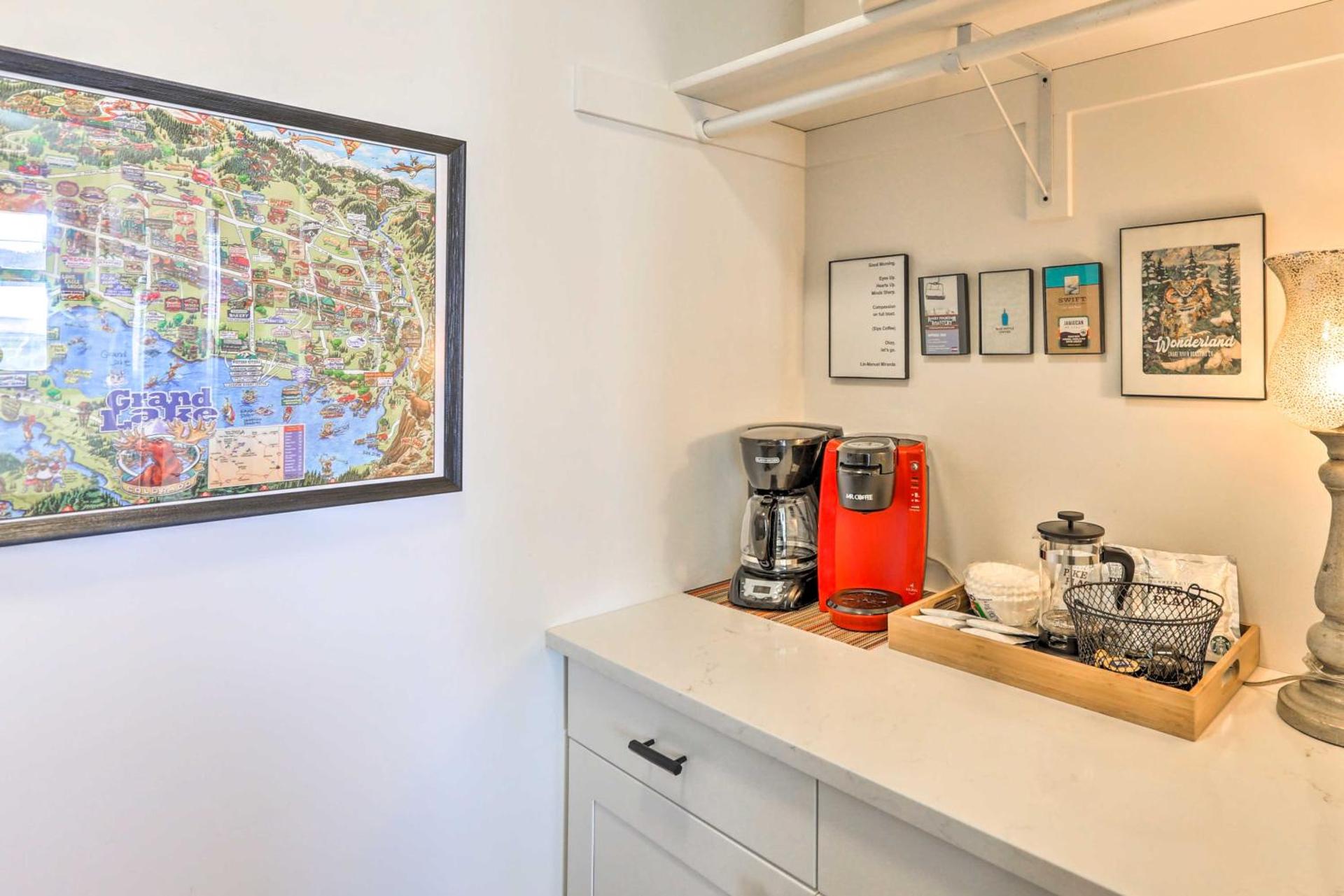 Modern Mountain Getaway, Walk to Grand Lake!