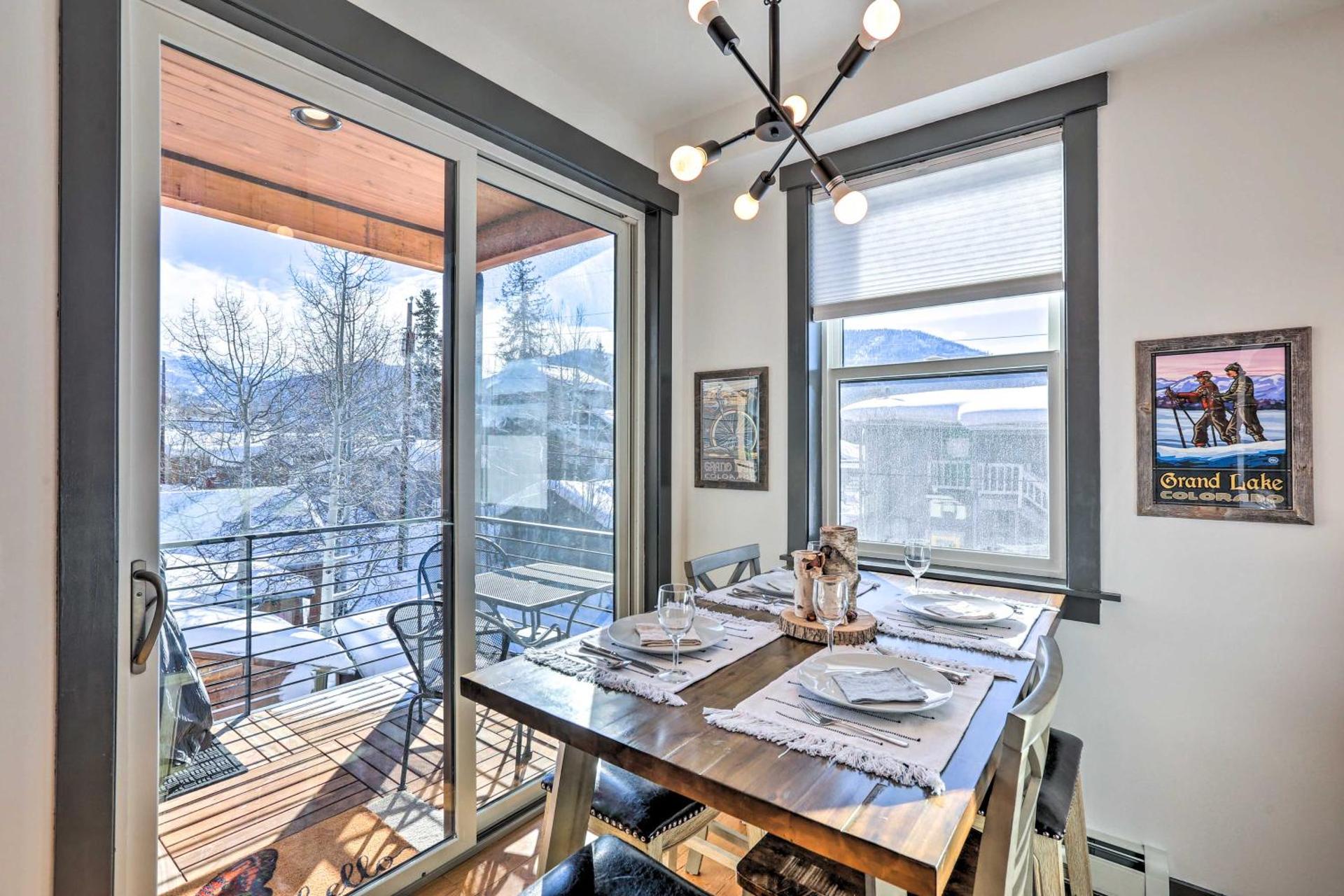 Modern Mountain Getaway, Walk to Grand Lake!