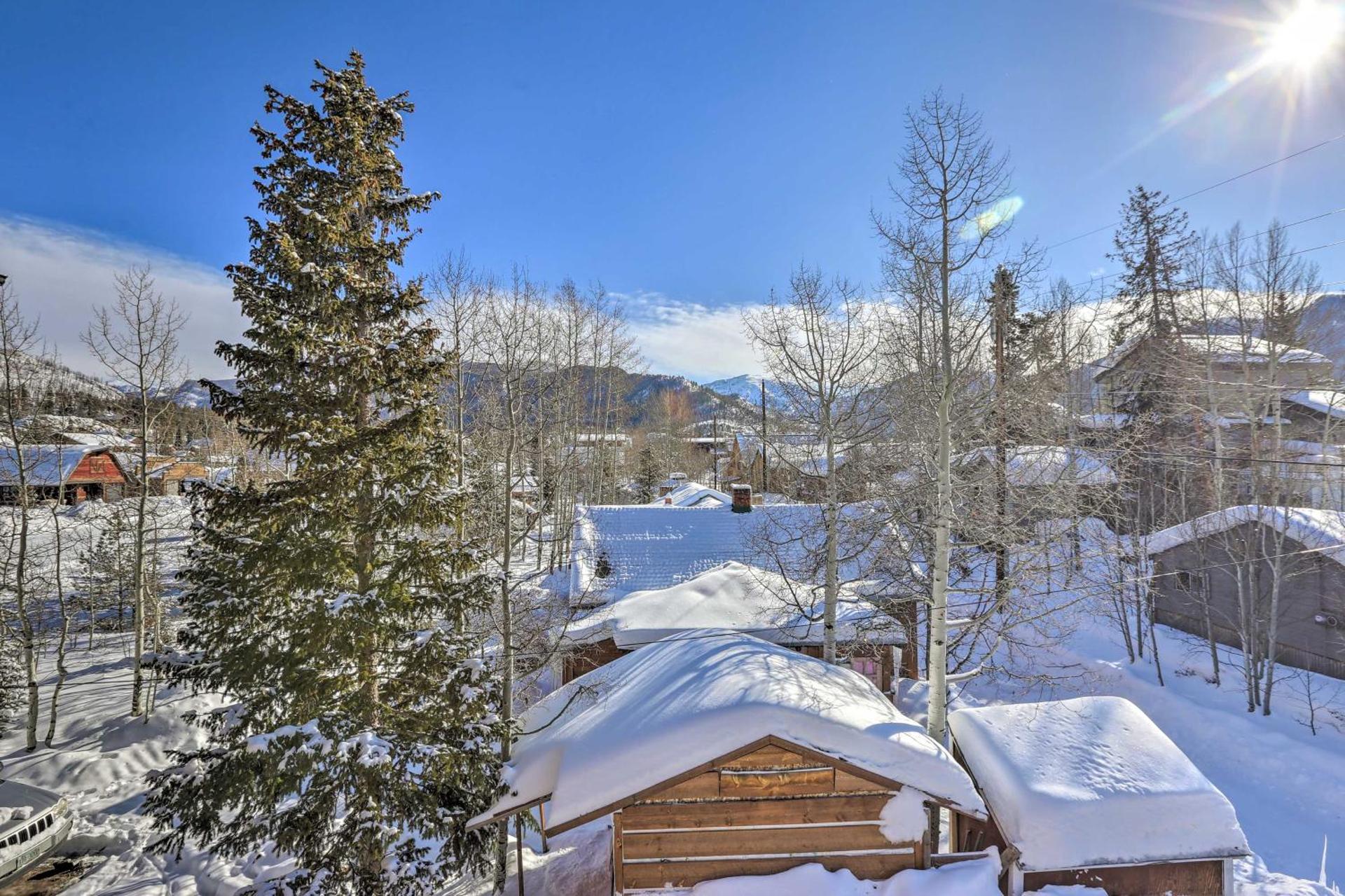 Modern Mountain Getaway, Walk to Grand Lake!