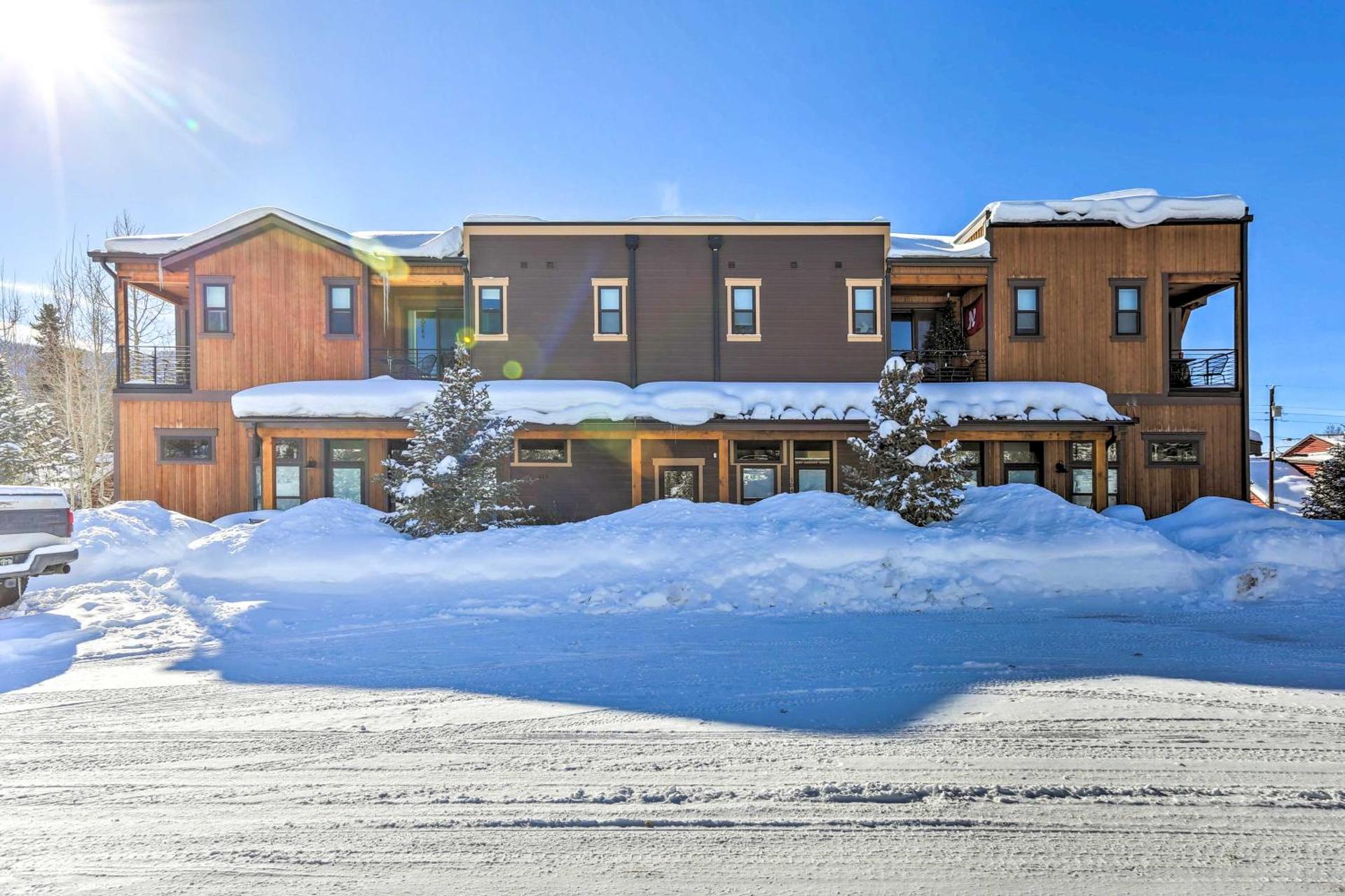 Modern Mountain Getaway, Walk to Grand Lake!