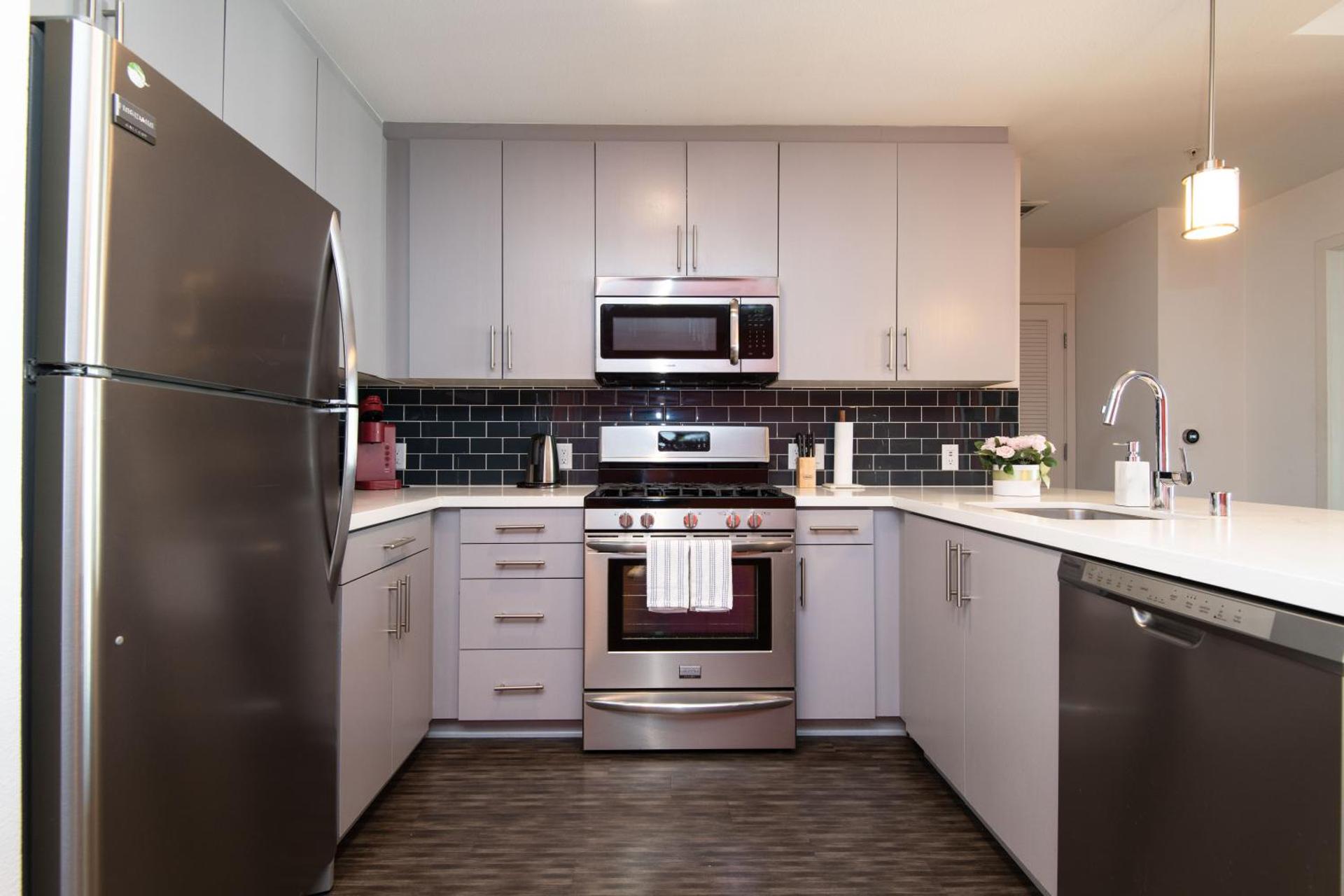 Apartment with Pool View 