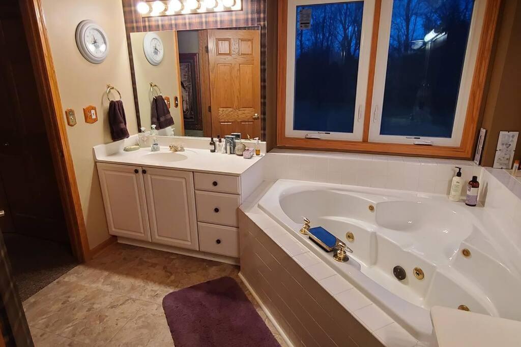 House On Grass Runway with Fly-In/Fly-Out Access