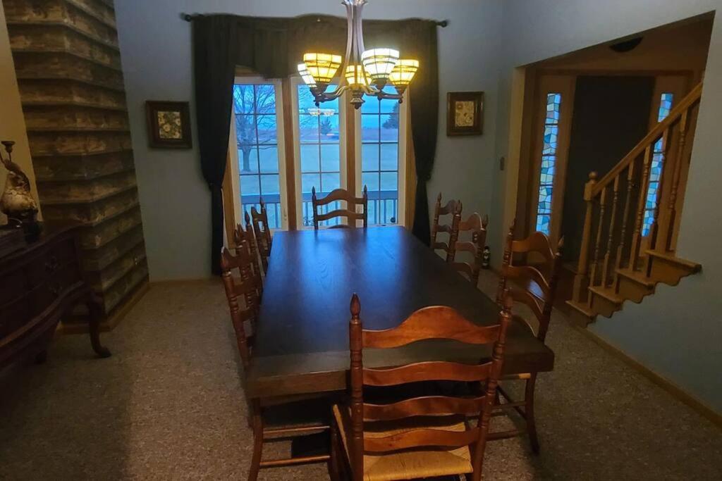 House On Grass Runway with Fly-In/Fly-Out Access