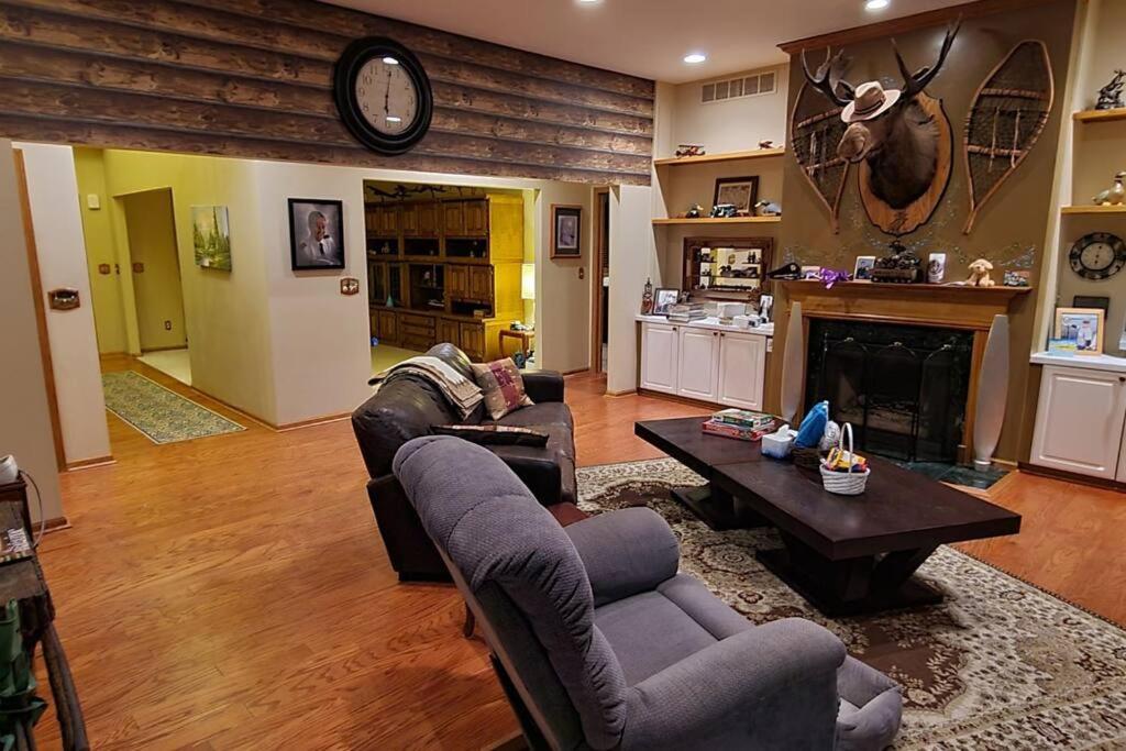 House On Grass Runway with Fly-In/Fly-Out Access