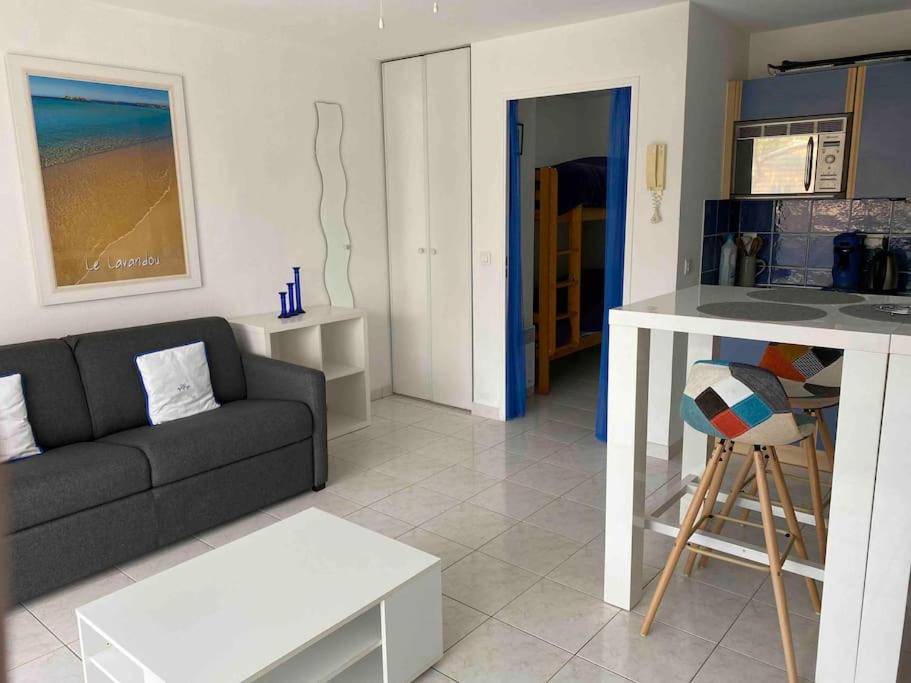 Studio dans résidence piscine 500m de la plage 2**