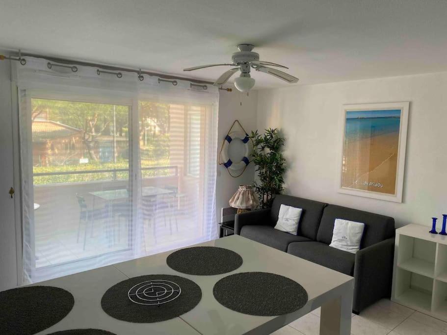 Studio dans résidence piscine 500m de la plage 2**