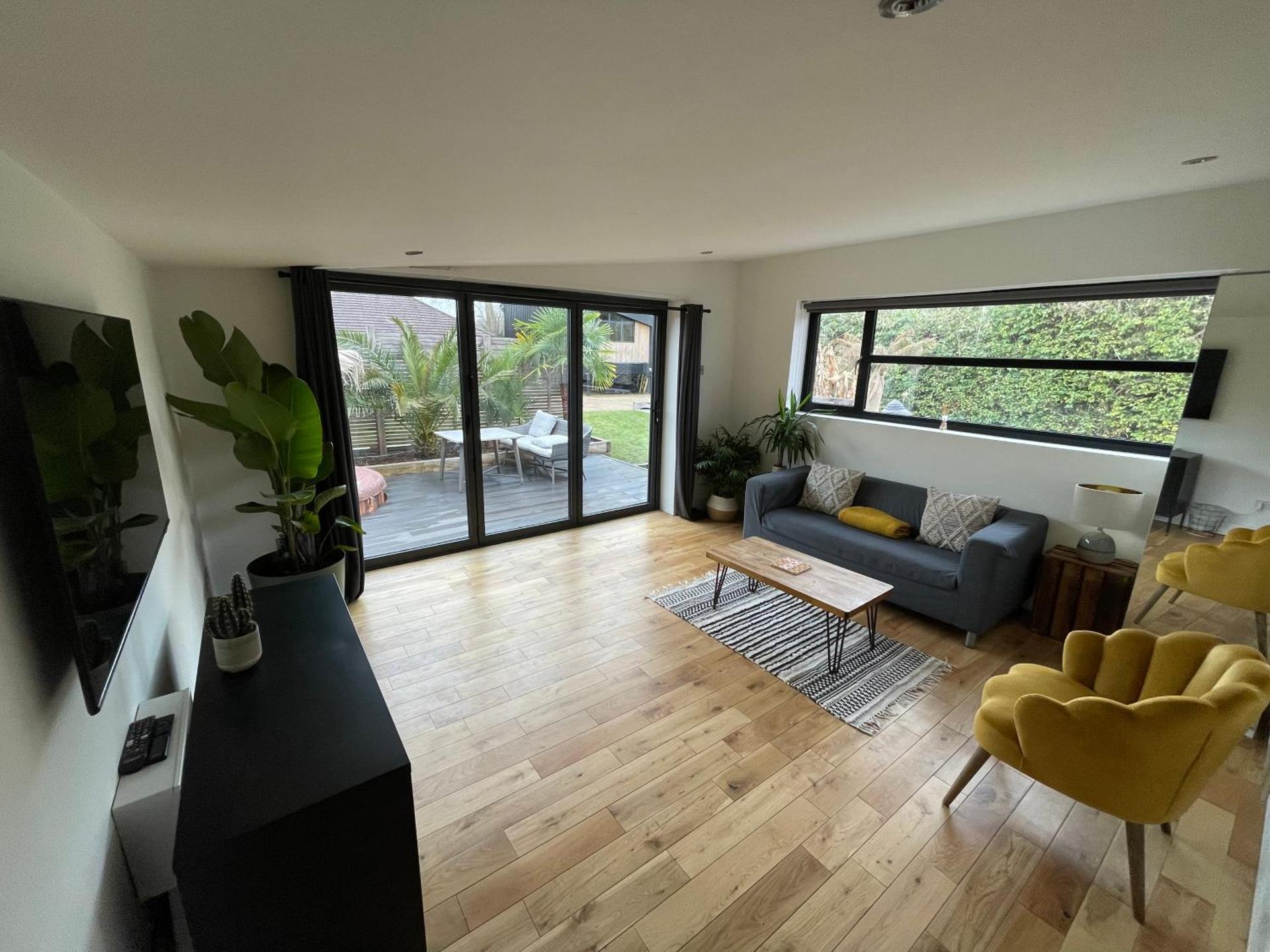 Relaxing guest house with Jacuzzi & boat hire