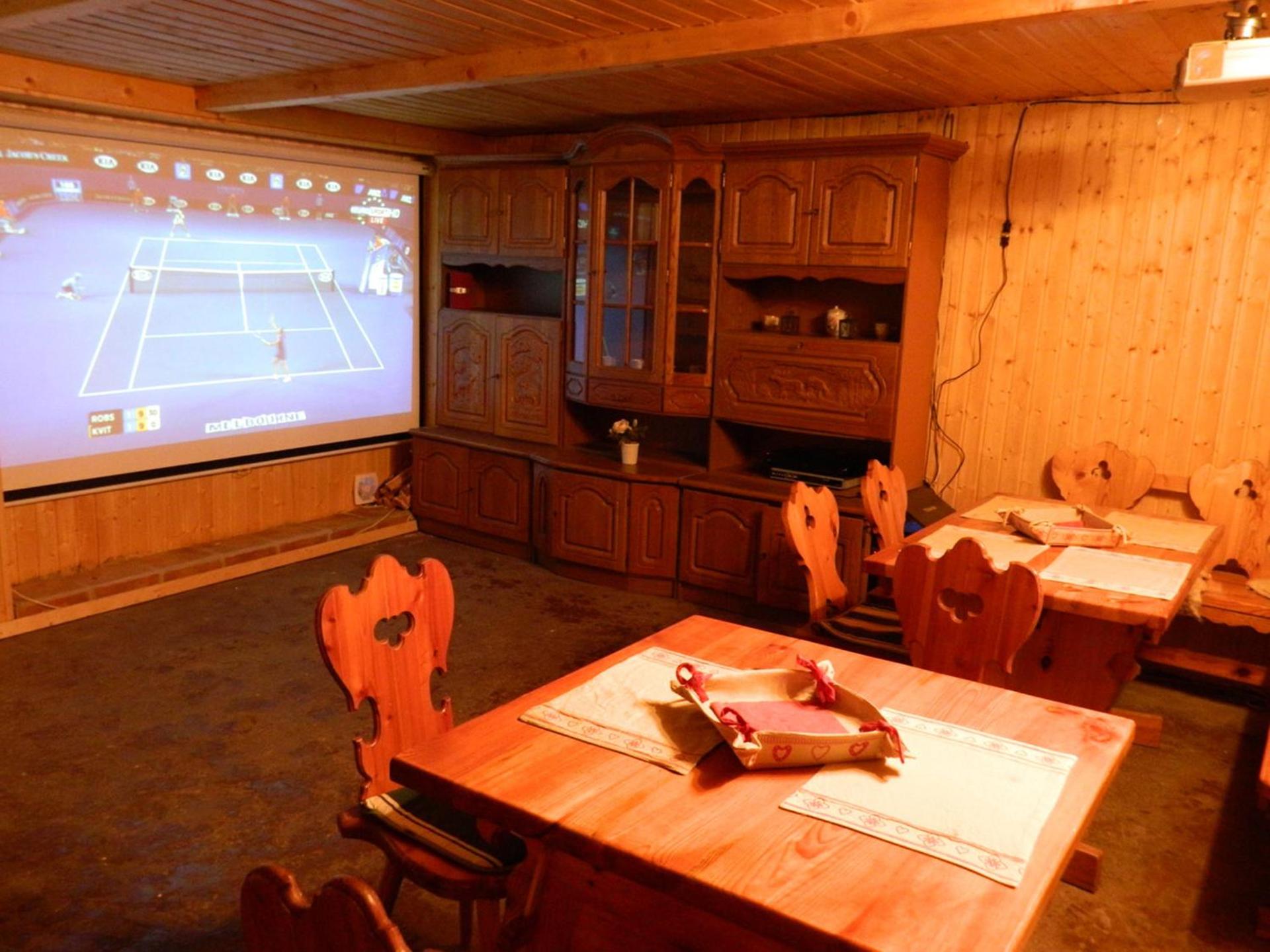 Communal lounge/ TV room