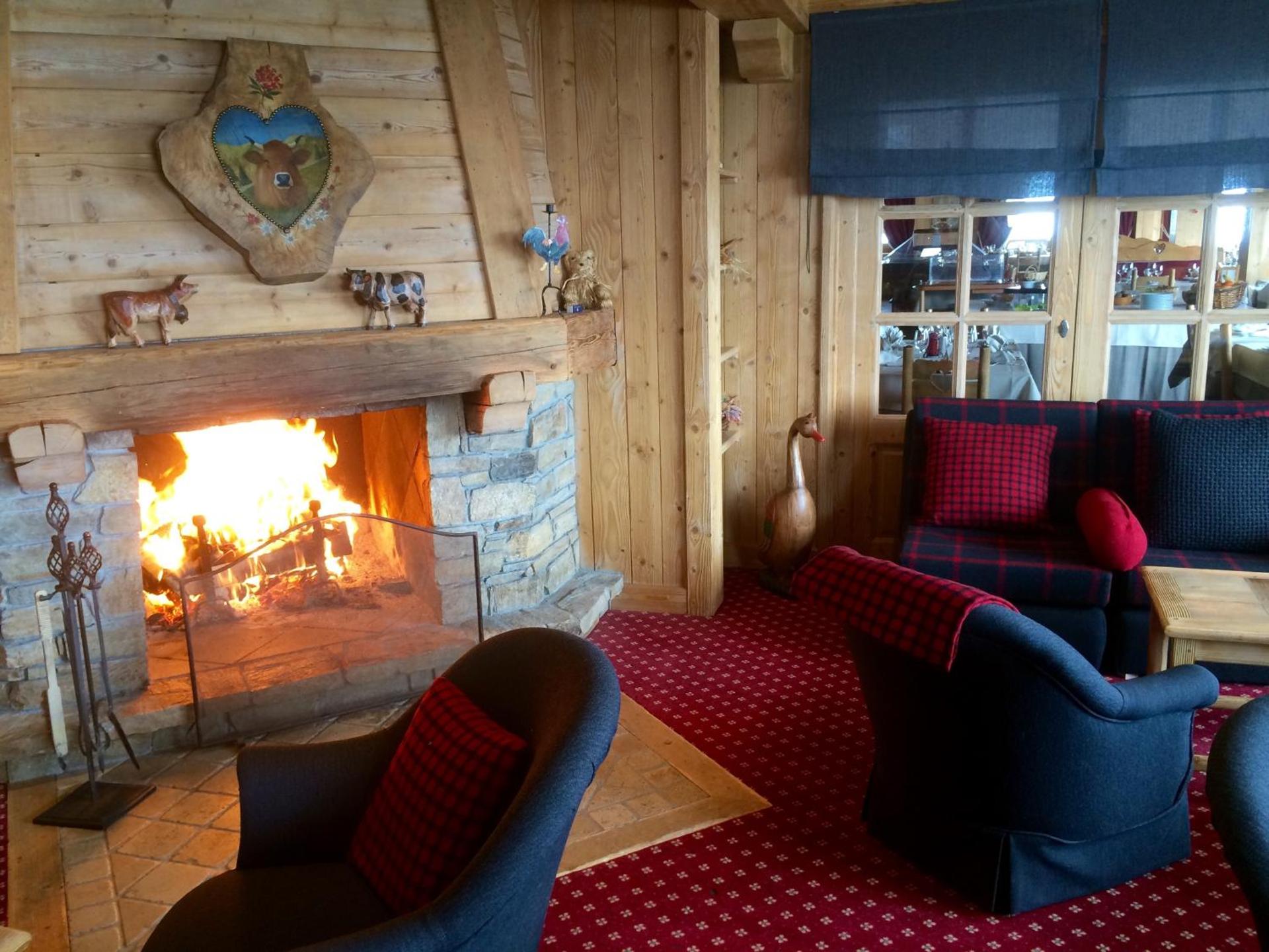 Communal lounge/ TV room