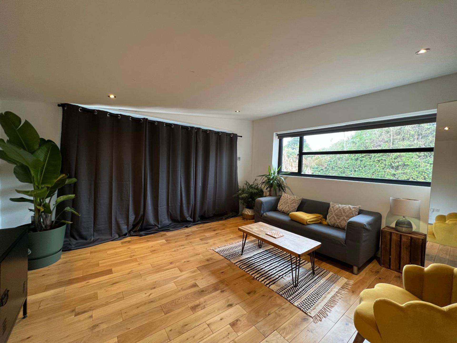 Relaxing guest house with Jacuzzi & boat hire