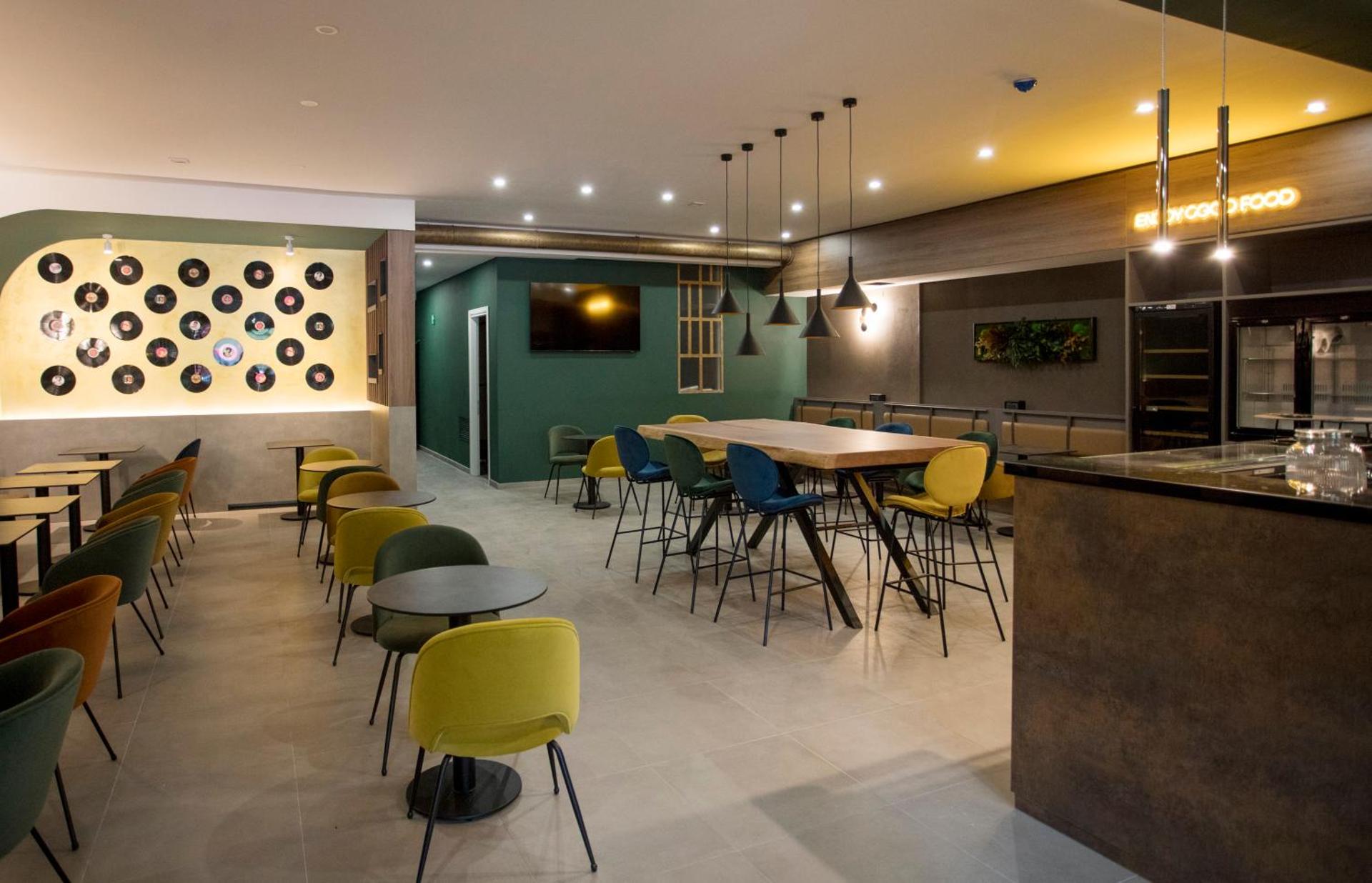 Communal lounge/ TV room