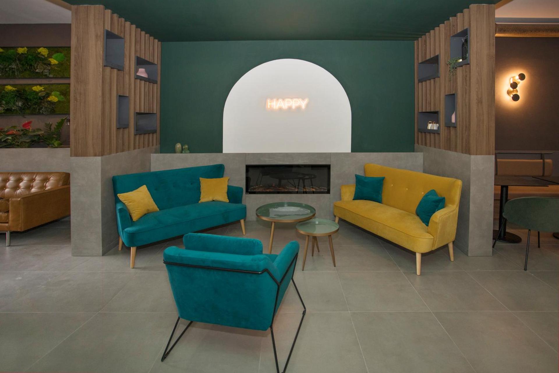 Communal lounge/ TV room