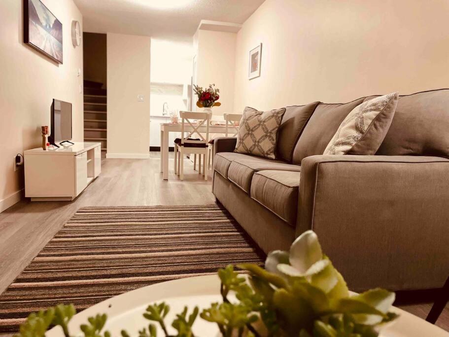 unit #301 Mountain view 2BR in Canmore Down town