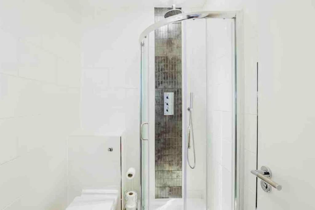 Canary wharf Luxury apartment