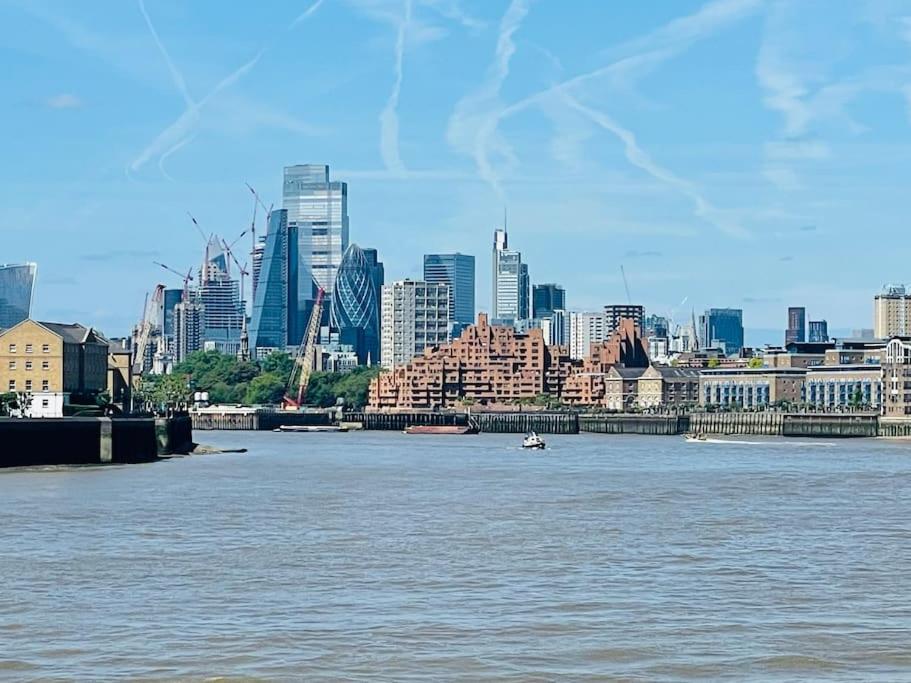 Canary wharf Luxury apartment