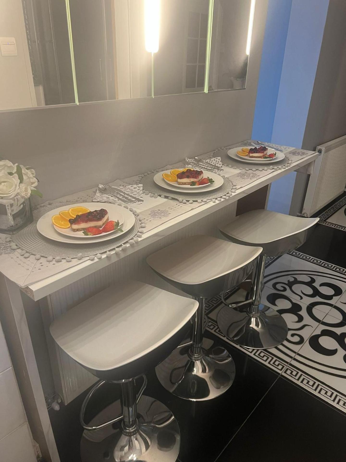 Apartment Luxe FREE WIFI, FREE PARKING, FREE NETFLIX