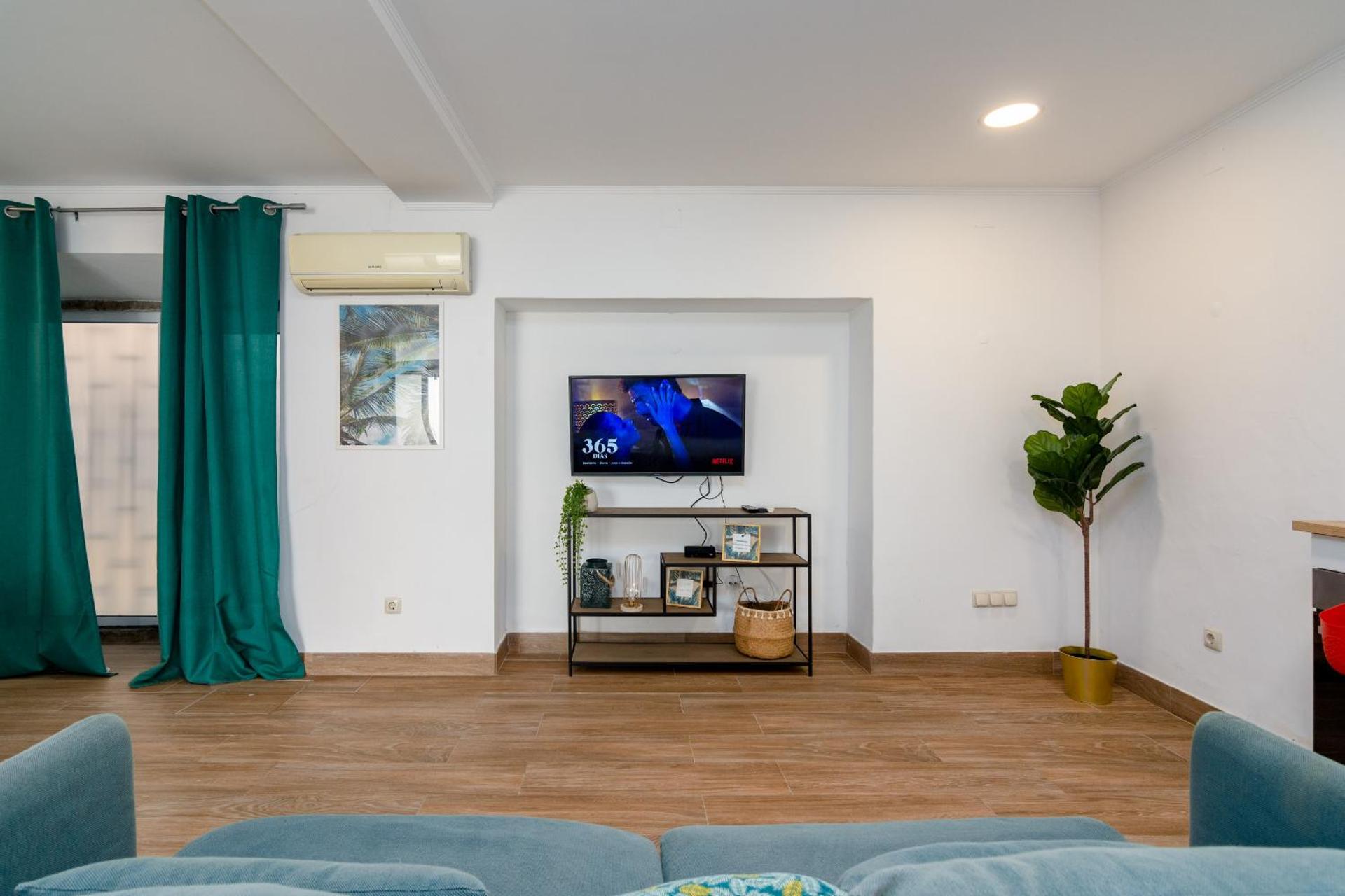 Communal lounge/ TV room