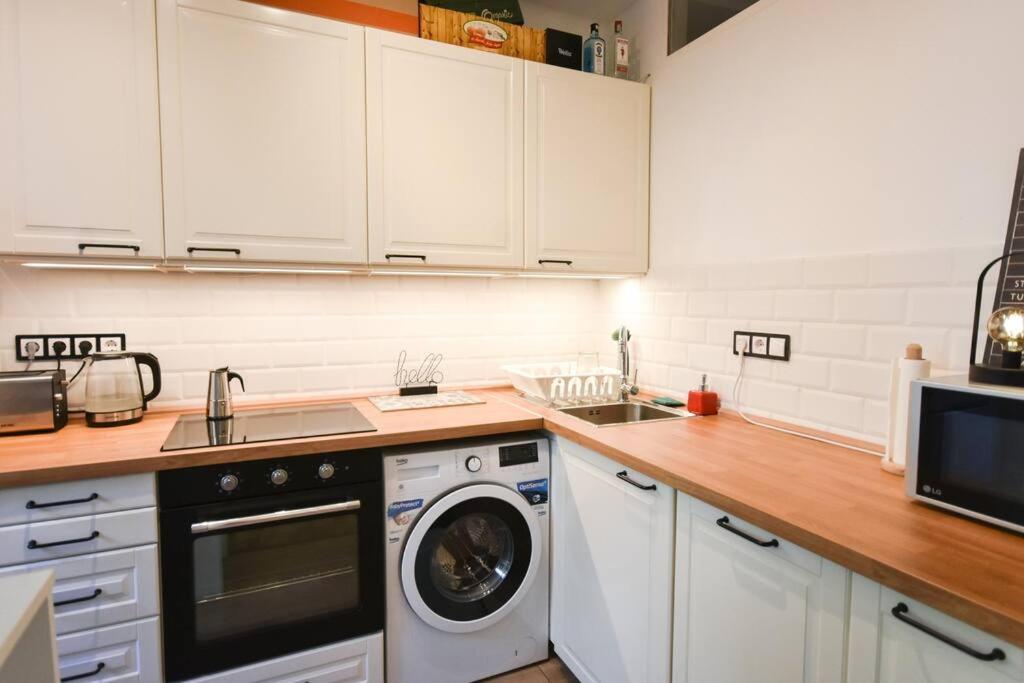 Renovated Stylish Flat at the Castle&Metro