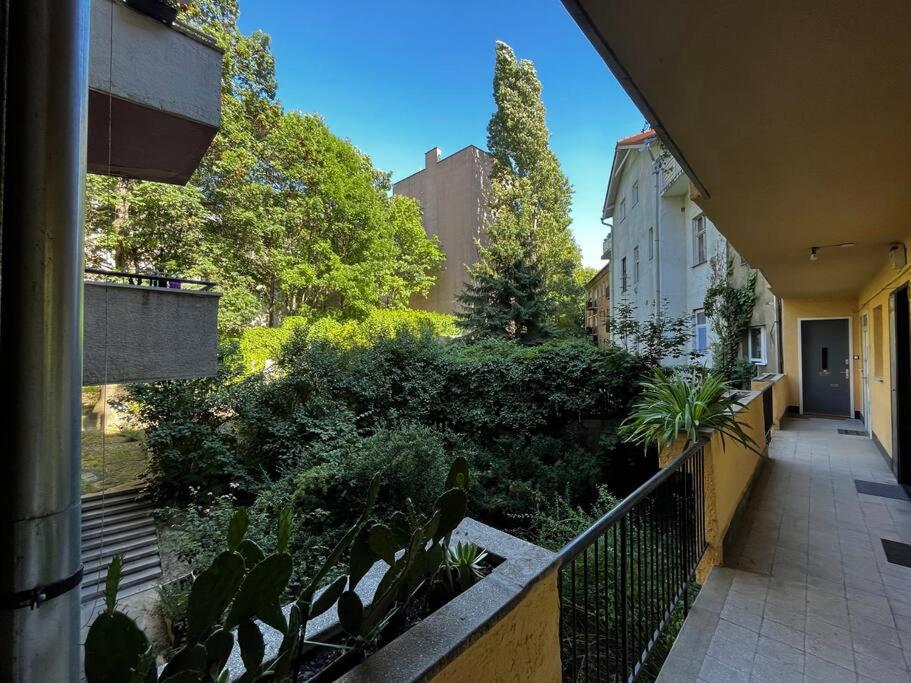 Renovated Stylish Flat at the Castle&Metro