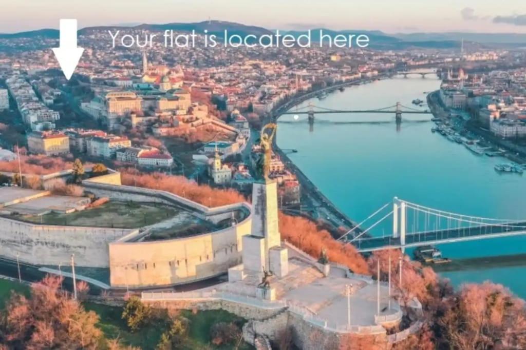 Renovated Stylish Flat at the Castle&Metro