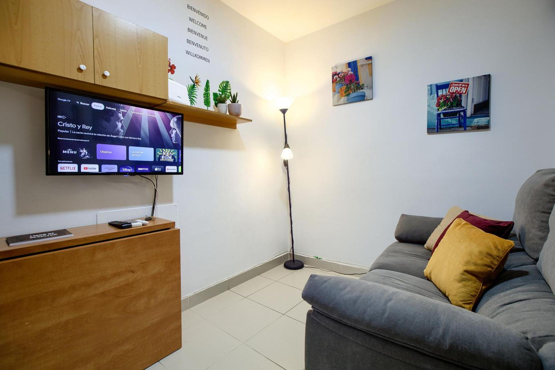 Communal lounge/ TV room