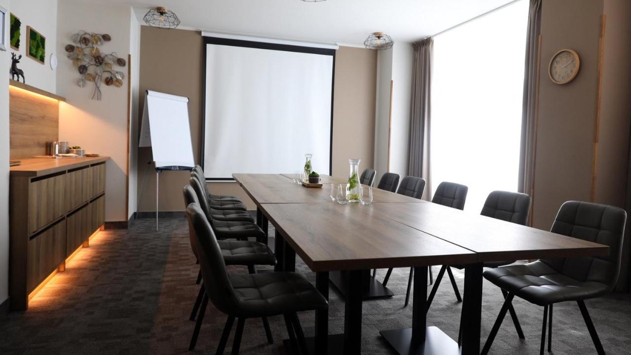 Meeting/conference room