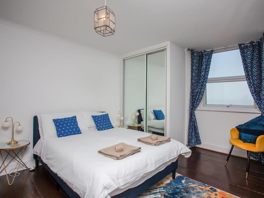 Large House, sleeps 10 with incredible sea views