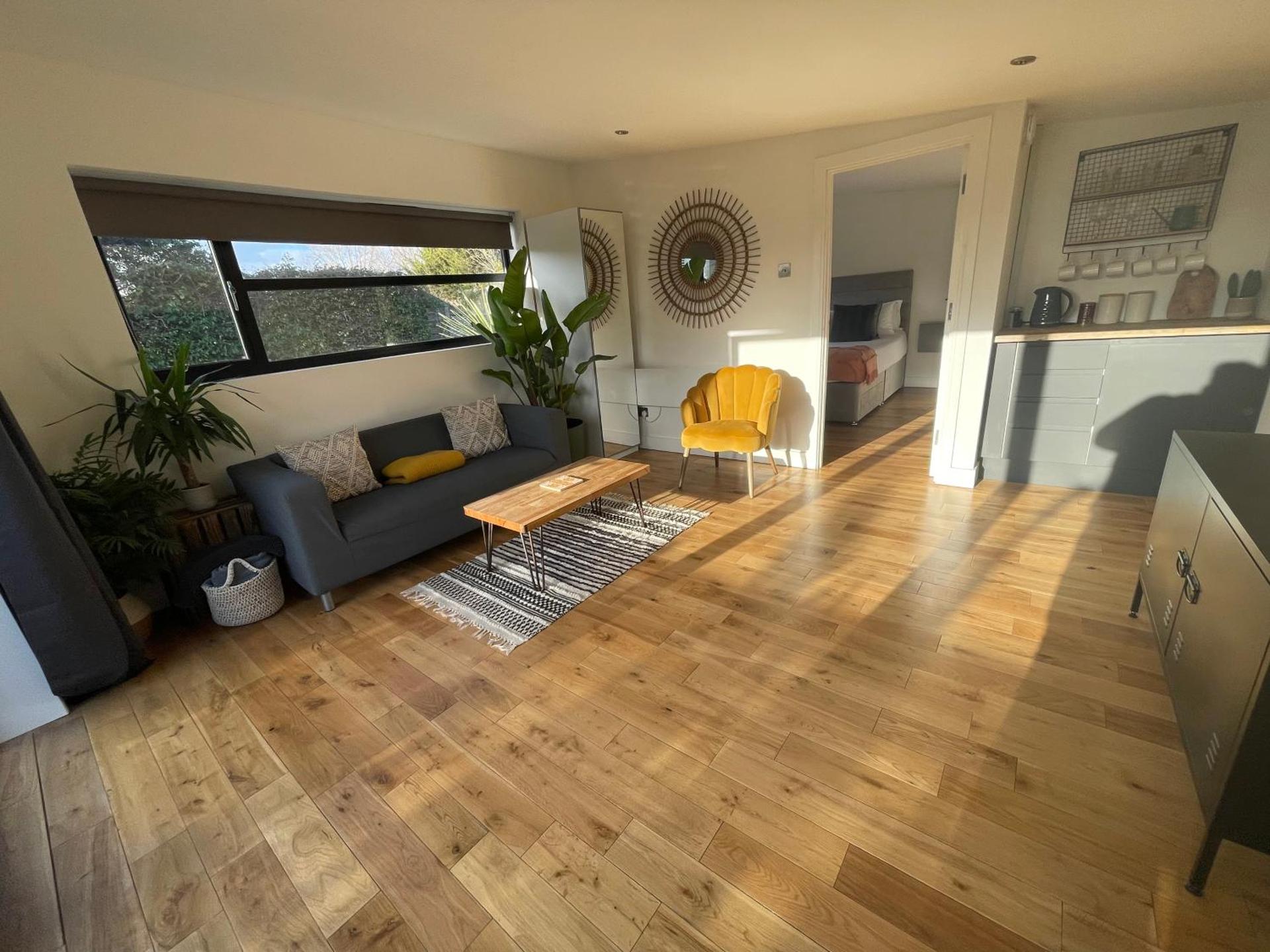 Relaxing guest house with Jacuzzi & boat hire